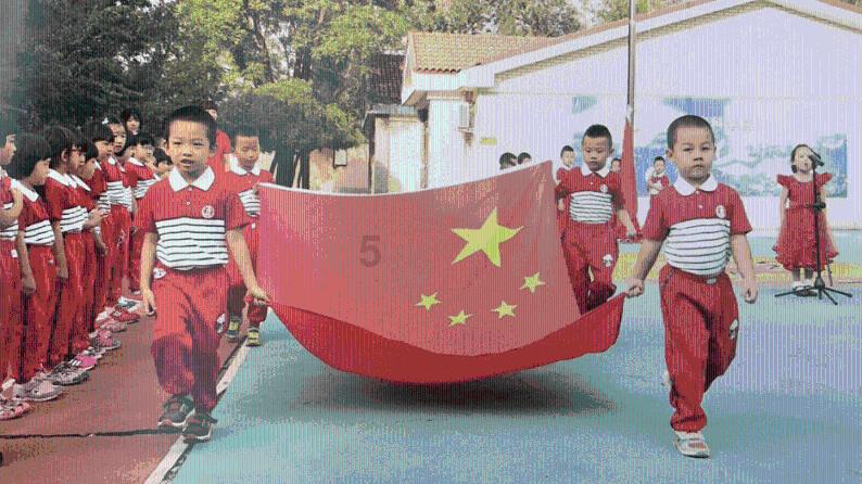 “我们不是敌人,有话好好说!”爸爸回家撒脾气,女儿毫不客气“训”了回去